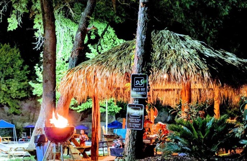 Fentress RV Rental | 8 Son's Wonderful Nature Escape in Kingsbury, TX