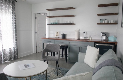 Bayou St. John Bed & Breakfast | 8-Suite Guesthouse Sleep 32! - Huge yard