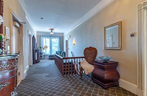 Salinas House | 8 Suites Near Monterey& Carmel