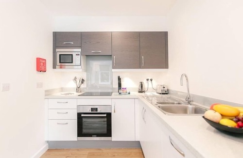 Leatherhead Apartment | 8 Swan House -Studio apartment