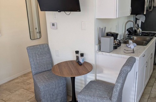 Siesta Key Hotel | #8-TwinPalms-King Studio Suite