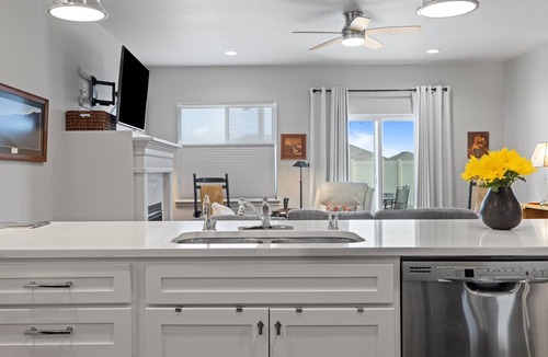 Benton City House | 8 Wineries Within 5 Minutes