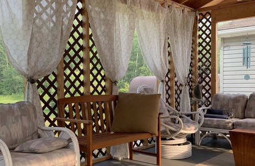Traverse Bay House | 80 Acre Woods - 5 min walk to beach.