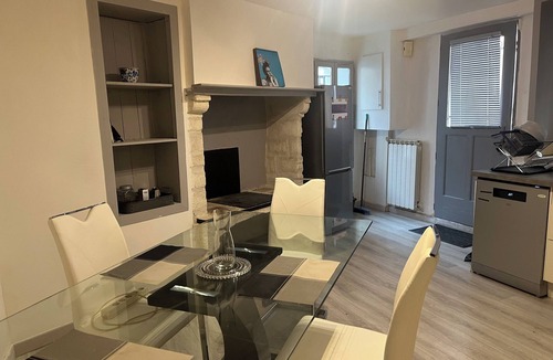 Lansargues House | 80 m2 2-bedroom village house with patio