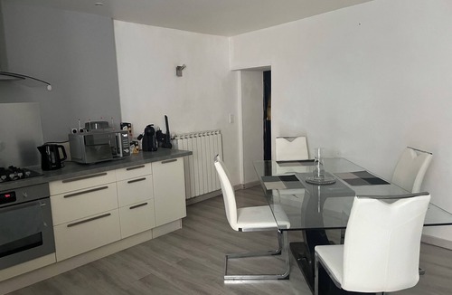Lansargues House | 80 m2 2-bedroom village house with patio