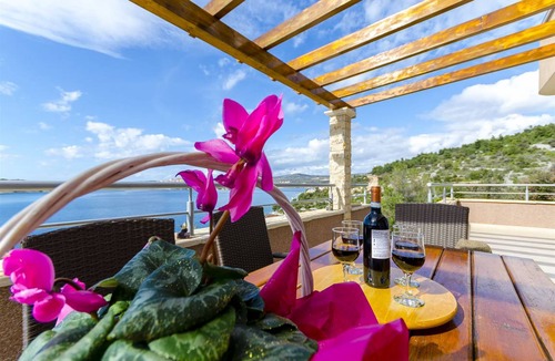 Rogoznica Apartment | 80 m² Apartment ∙ 3 bedrooms ∙ 6 guests