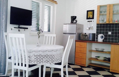 Cove Osibova (Milna) House | 80 Meters From Beautiful Clear Blue Sea, Apartment Marijan