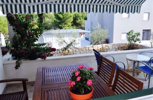 Cove Osibova (Milna) House | 80 Meters From Beautiful Clear Blue Sea, Apartment Violeta