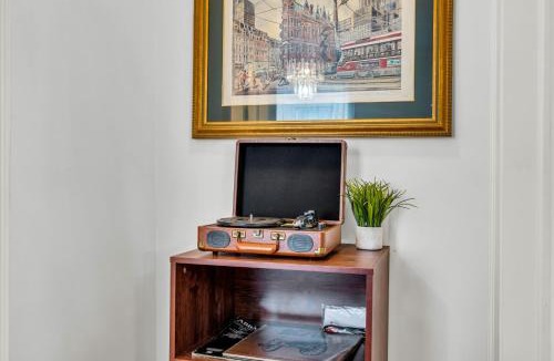 Keelesdale - Eglinton West House | 80's Retro Toronto Time Capsule - 2 Bedrooms