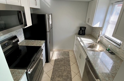 Siesta Key Villa | 80 second walk to private quartz beach