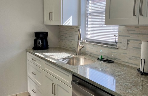 Siesta Key Villa | 80 second walk to private quartz beach
