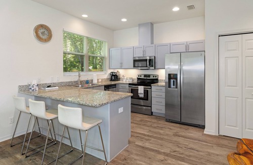 Homosassa Villa | 80 yards to water! Community pool, newly built, families welcome!