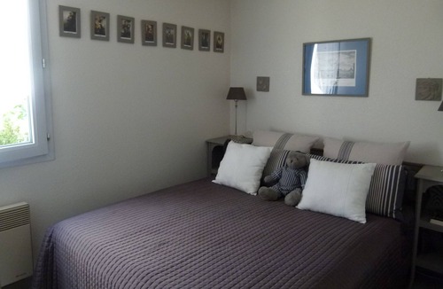 Saint-Vincent-sur-Jard House | 800 m from the beach Beautiful villa in residence with swimming pool.