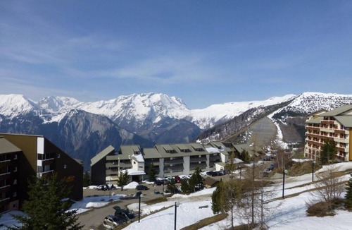 Eclose-Est Apartment | 80m from shops, 2nd floor, tv, ski locker, 22m², Alpe d'Huez