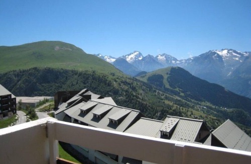 Eclose-Est Apartment | 80m from shops, 4th floor, balcony, tv, ski locker, 23m², Alpe d'Huez