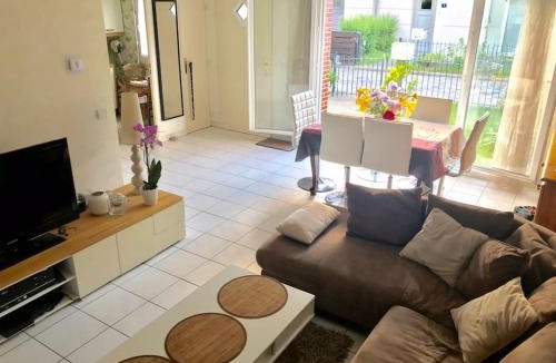 Quartier Pasteur House | 80m2-Maison des quais - parking - jardinet