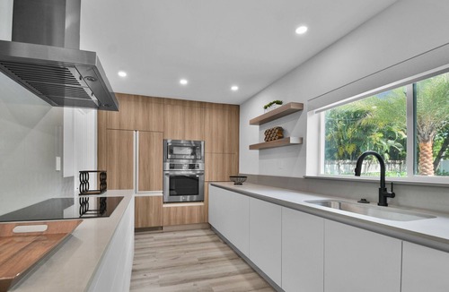 Tropic Palms House | 8103 Managed By Brampton Park