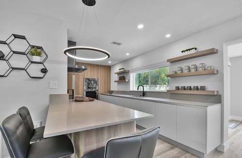 Tropic Palms House | 8103 Managed By Brampton Park