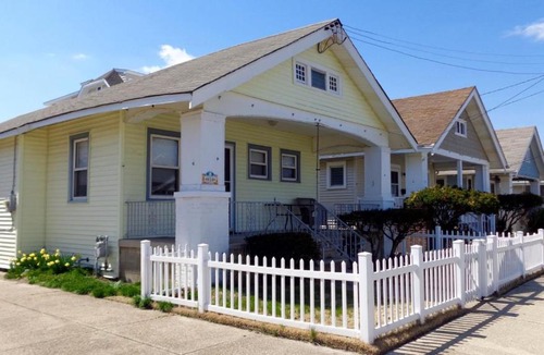 North End House | 814 Stenton Ave