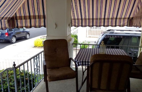 North End House | 814 Stenton Ave