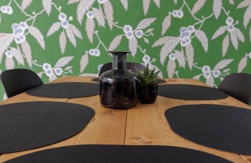 Caerphilly House | 82 Van Road