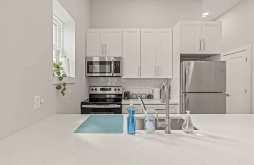 West Conshohocken Apartment | 82 WalkScore | Free Parking | King Bd | Built 2023