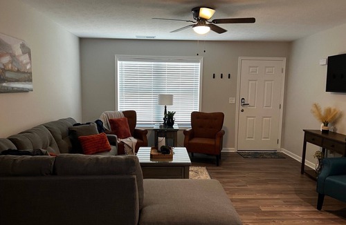 Washington Court House Apartment | 821 Gregg St. 2 Bed Apt Fully Furnished