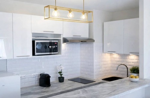 Porte-Saint-Martin Apartment | 825 Jemmapes