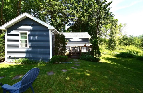 Saunderstown House | 83 South Ferry Road