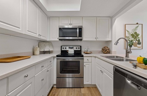 Harbour Town Villa | 830 Ketch Court @ Harbour Town, Sea Pines | Walk to Marina & Golf Links | Warm Coastal Furnishings