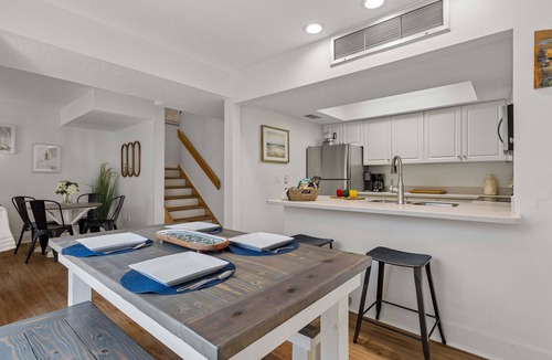 Harbour Town Villa | 830 Ketch Court @ Harbour Town, Sea Pines | Walk to Marina & Golf Links | Warm Coastal Furnishings
