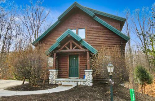 Boyne Falls House | 832 Mountain Cabin
