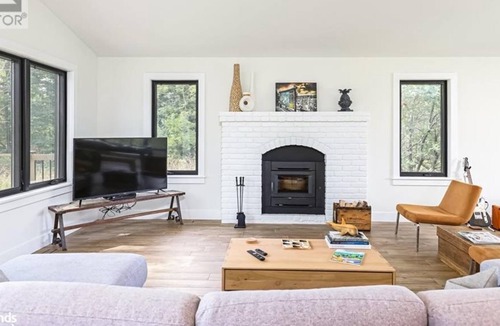 Glen Huron House | 8327 21/22 NOTTAWASAGA Sideroad