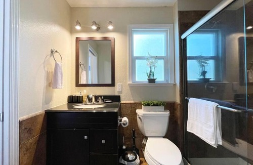 Sunnyvale House | 839-Sunnyvale Great location 2Br/2Bth unit/Kingbed