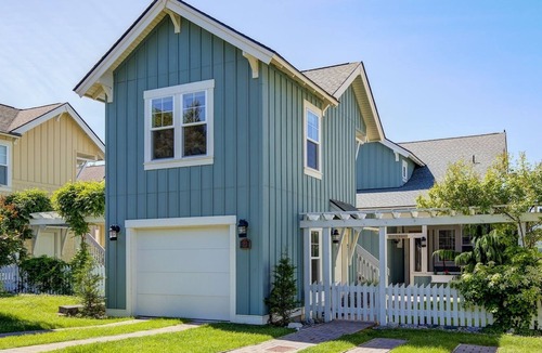 Oroville House | 83b Veranda Drive (Beach Front)