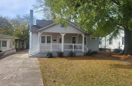 Crestline Heights House | 83rd Street Comfy Cottage
