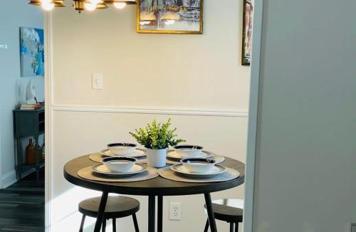 Crestline Heights House | 83rd Street Comfy Cottage