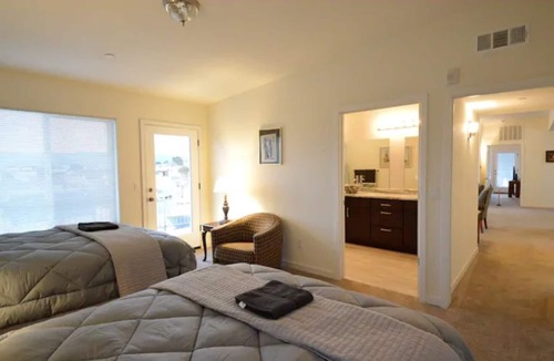 Downtown Apartment | 8405 Upscale Penthouse Elevator & Parking near SFO