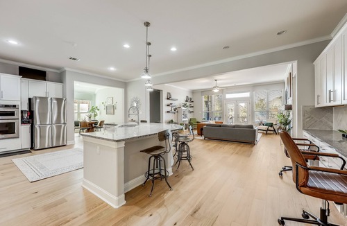 West Oak Hill House | 8409 Lookout Cliff Pass