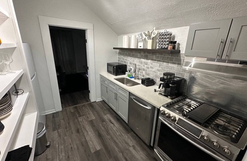 Hancock Apartment | 85-in TV|Massage Sofa|3 KING Beds|Walk to UT: ½ mi