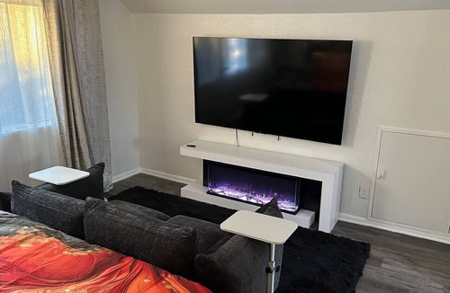 Hancock Apartment | 85-in TV|Massage Sofa|3 KING Beds|Walk to UT: ½ mi