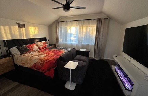 Hancock Apartment | 85-in TV|Massage Sofa|3 KING Beds|Walk to UT: ½ mi