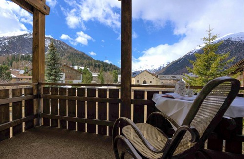 La Punt-Chamues-ch Apartment | 85 m² Apartment ∙ 2 bedrooms ∙ 6 guests