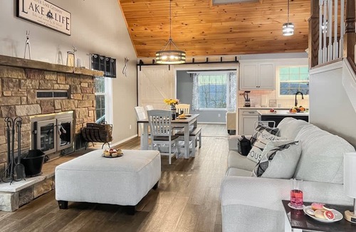 Indian Point House | 859 Private Pool & Hot Tub close to SDC