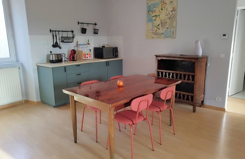 Livinhac-le-Haut Apartment | 85m2 apartment in 18th century house in the heart of the village.
