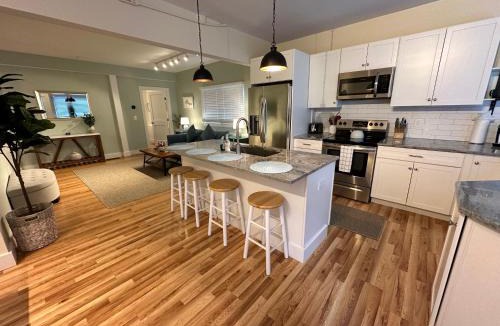 Off Broadway House | 86 Dr Marcus House - Popular Broadway Area