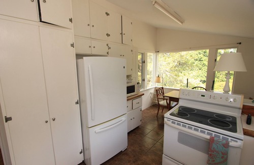 East Sandwich House | 86 Spring Hill - Private Pool, pet-friendly!