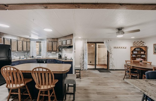 Maple Falls Cabin | 86MF - WiFi - Hot Tub - BBQ