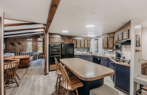 Maple Falls Cabin | 86MF - WiFi - Hot Tub - BBQ