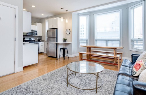River North House | 870 #2 DOWNTOWN! 5 BEDS / 2BATHS / SLEEPS 9! Suite 2/3